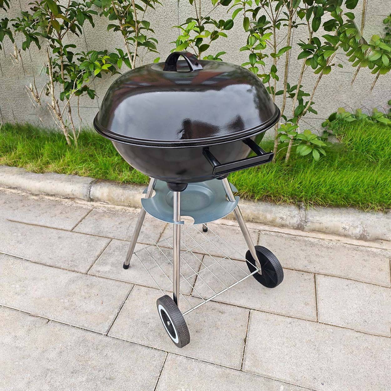 Omaha 43cm Charcoal Kettle BBQ