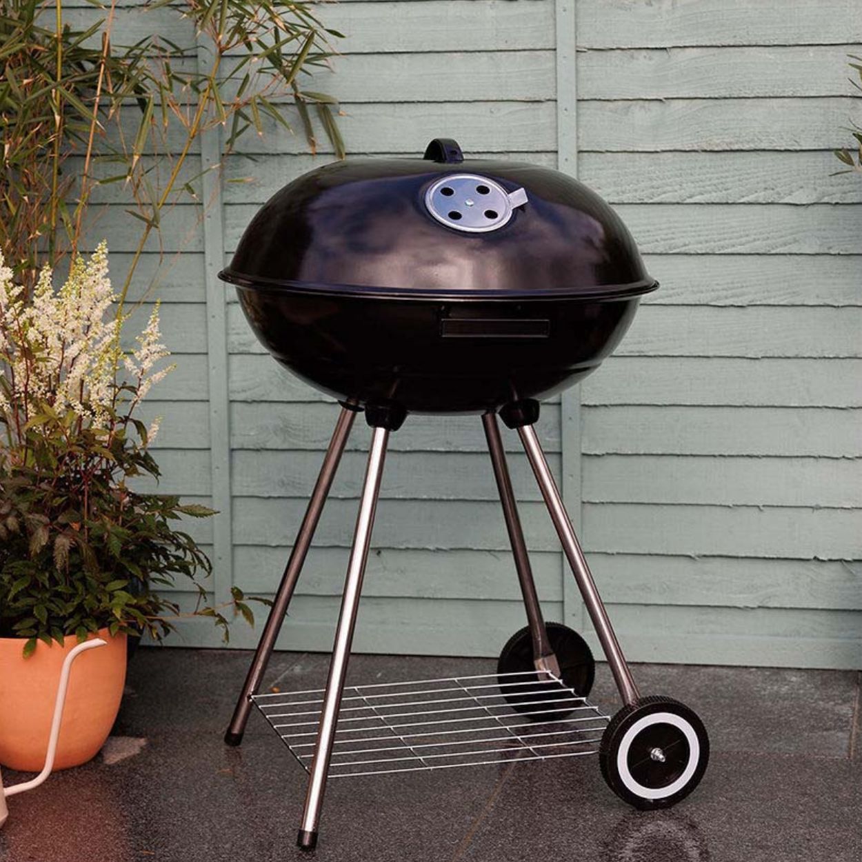 Omaha 43cm Charcoal Kettle BBQ