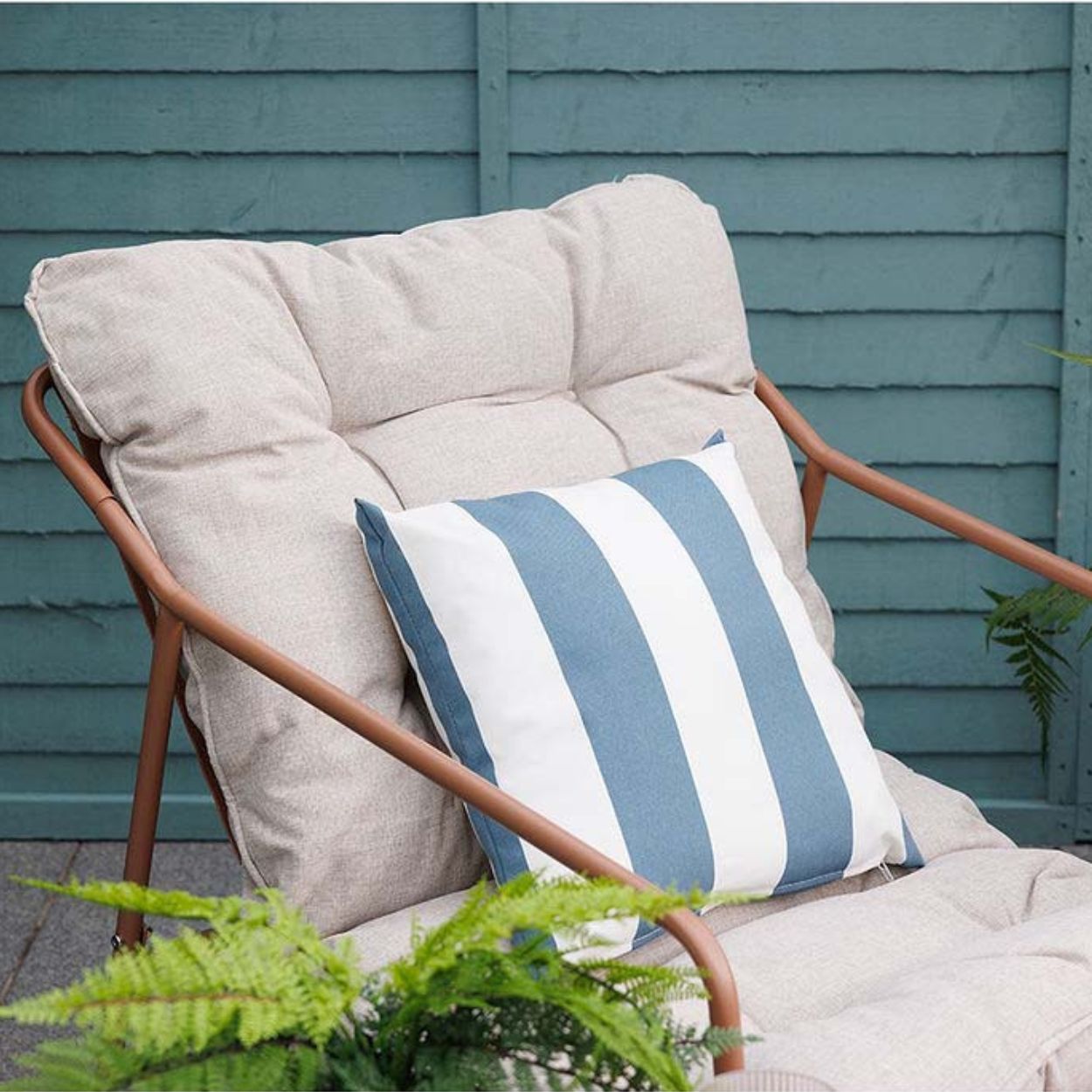 Vitoria Relaxing Bistro Set