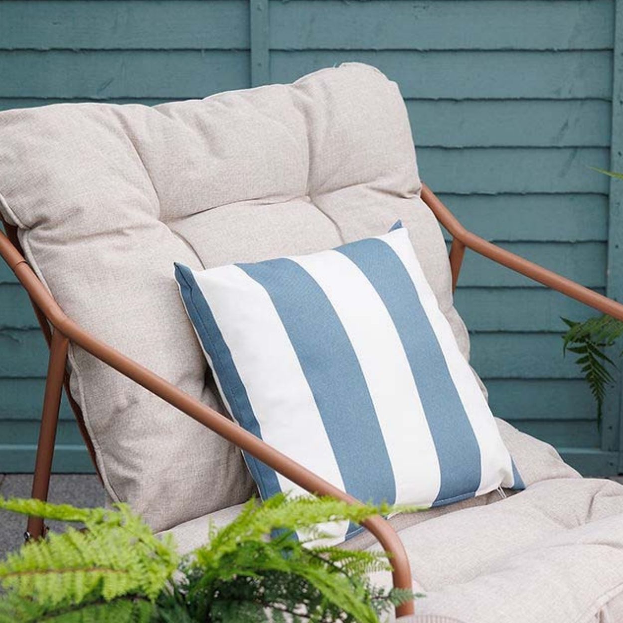 Vitoria Relaxing Bistro Set