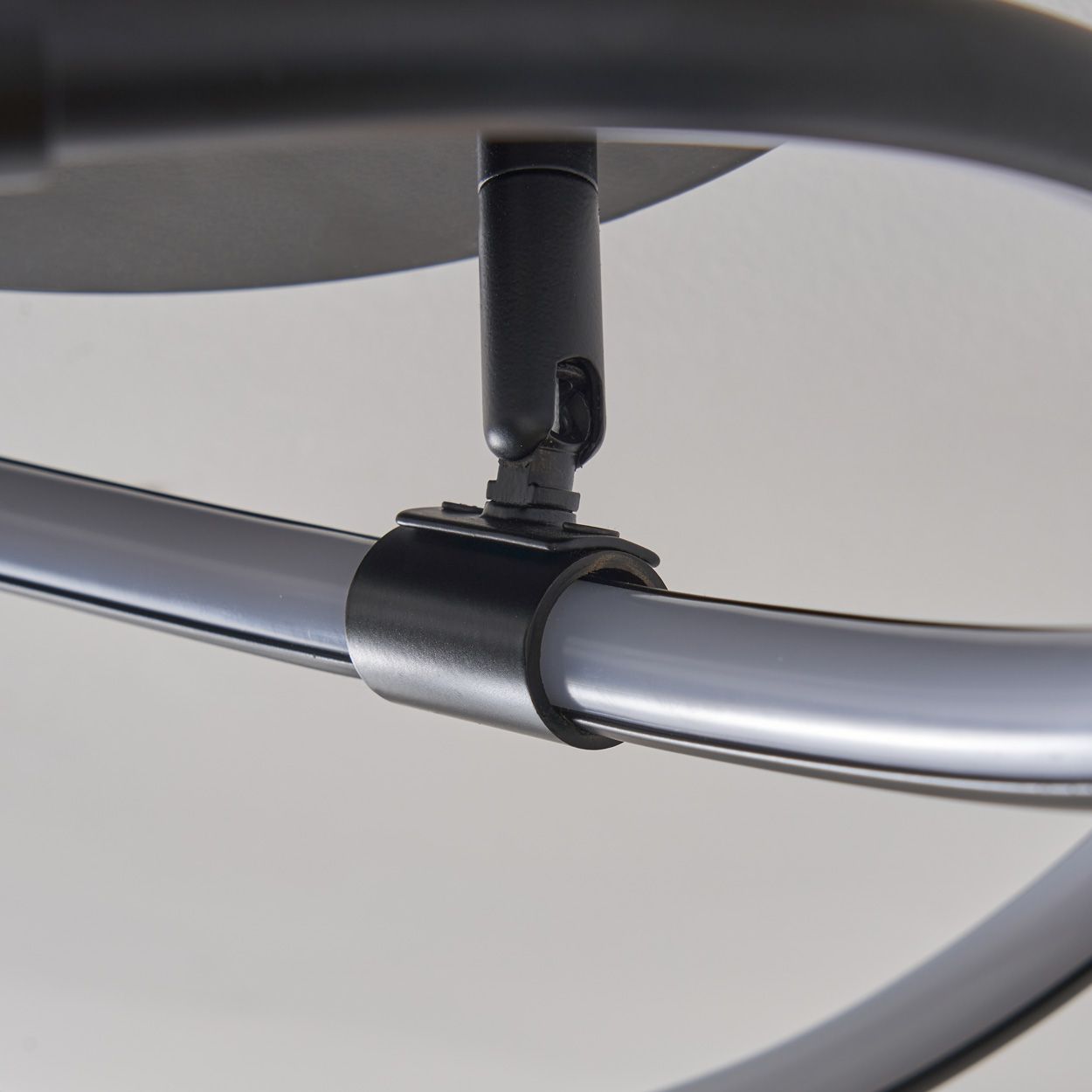 Serio Knotted Shape Led Flush Black