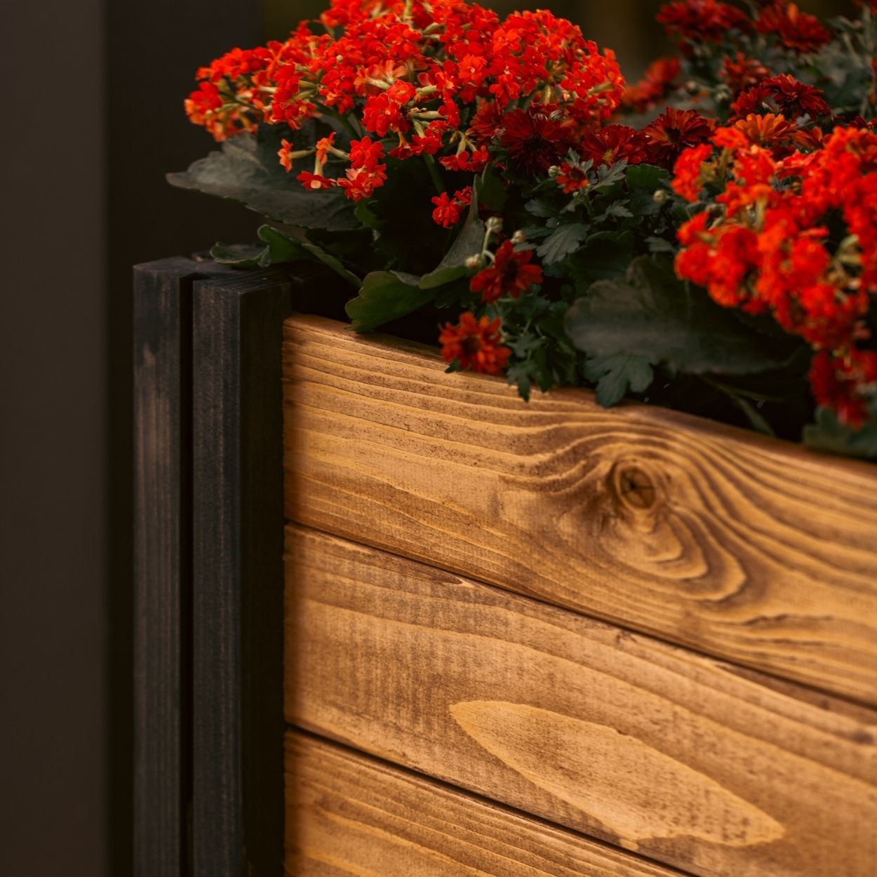 Puzzle Elevated Planter 15cm Black Brown
