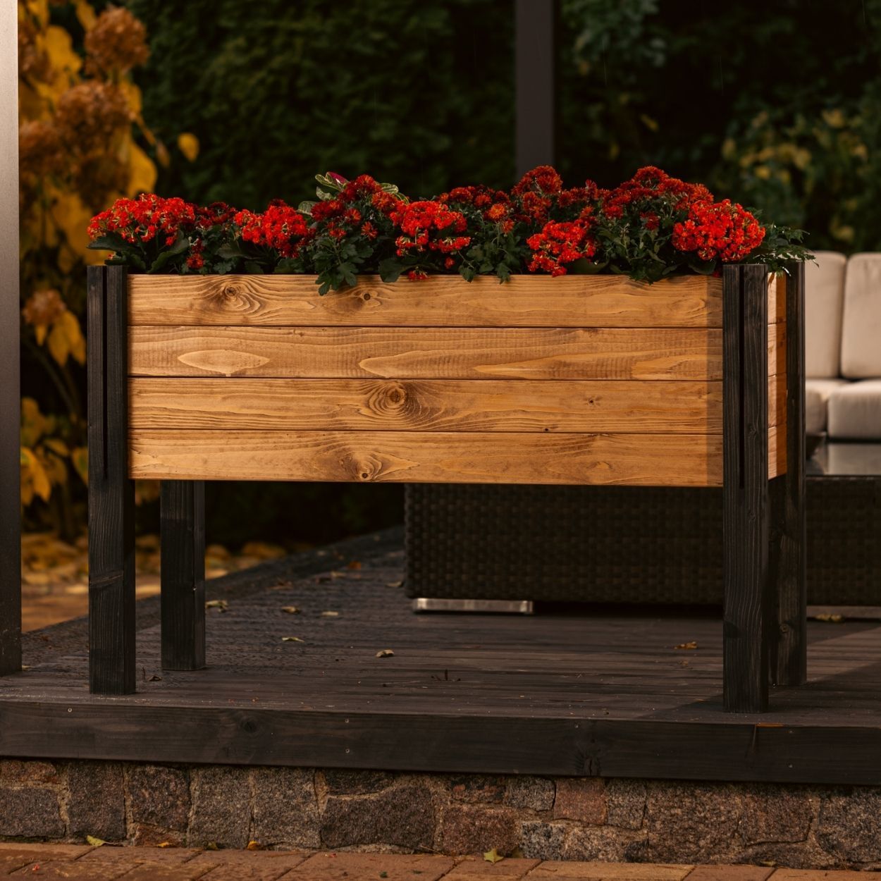 Puzzle Elevated Planter 15cm Black Brown