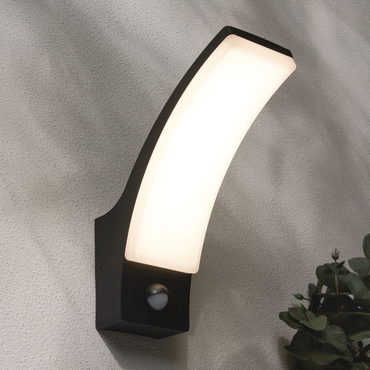 Axel 12W Led Curved Wall Light Pir Ip65 Black