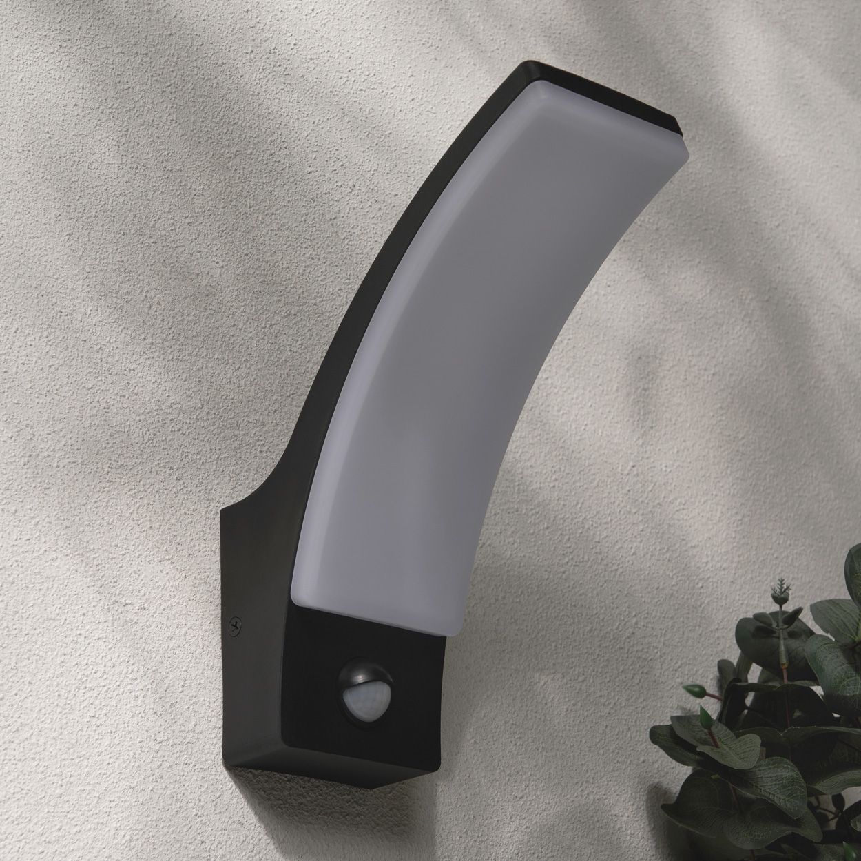 Axel 12W Led Curved Wall Light Pir Ip65 Black