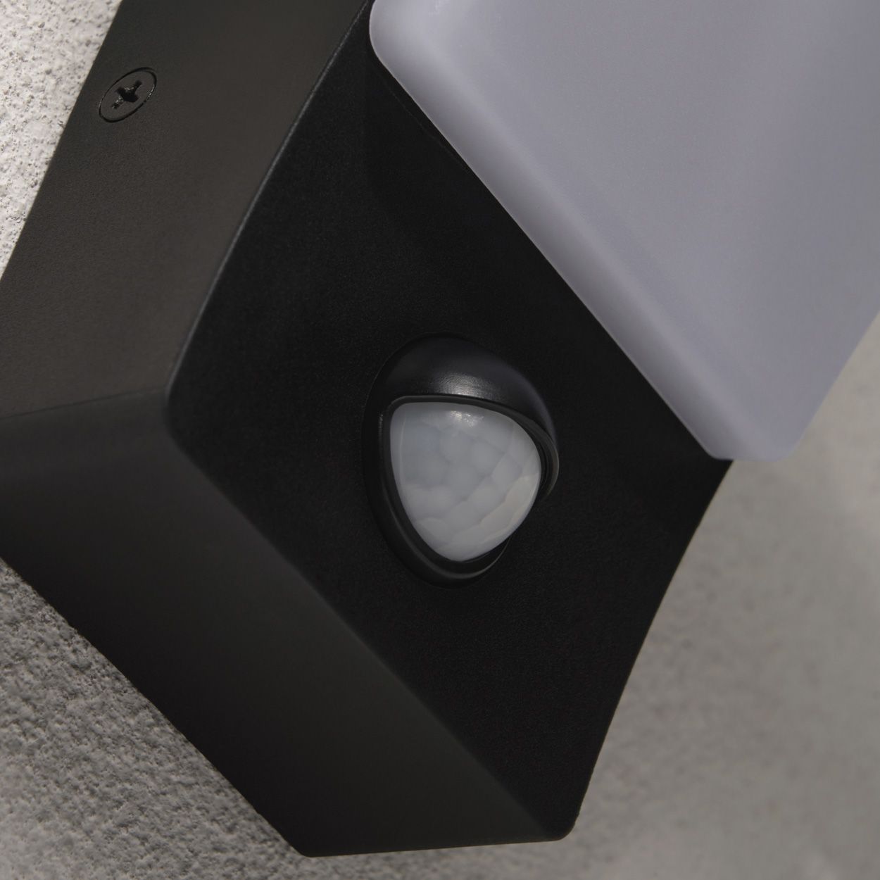 Axel 12W Led Curved Wall Light Pir Ip65 Black