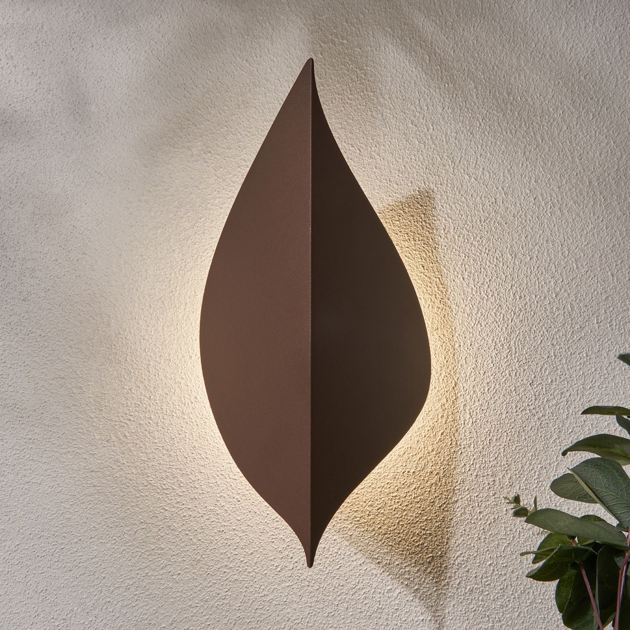 Shulme 9W Led Leaf Style Wall Light Ip65 Rust