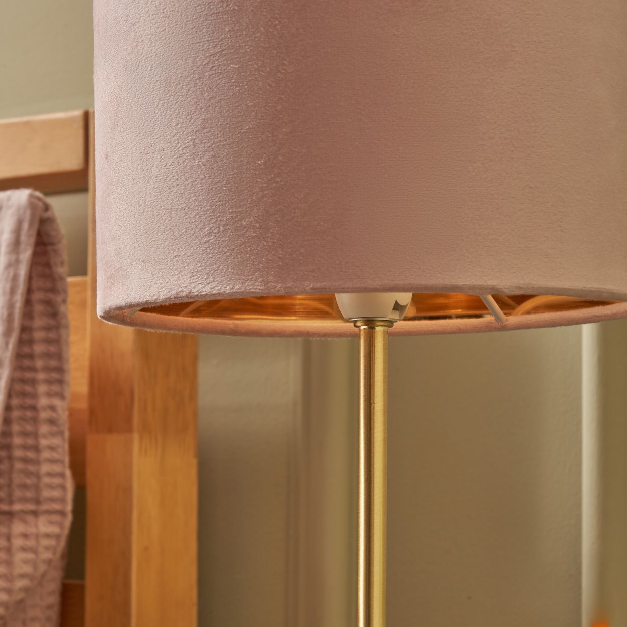 Ersham Velvet Table Lamp Pink