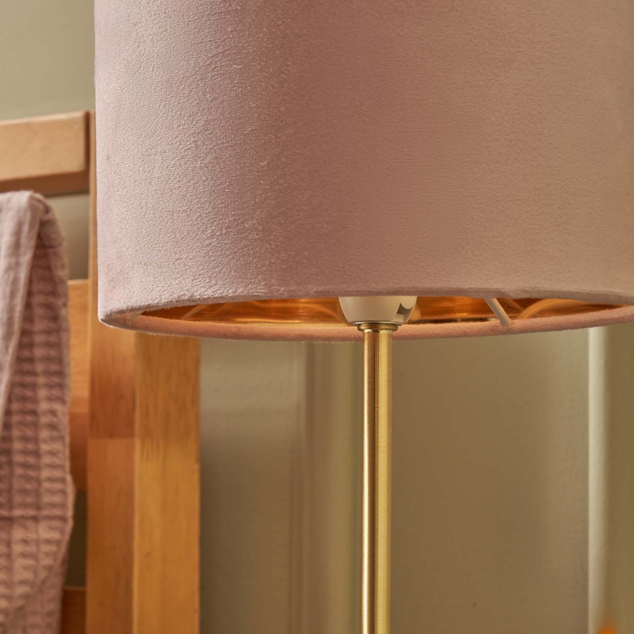 Ersham Velvet Table Lamp Pink
