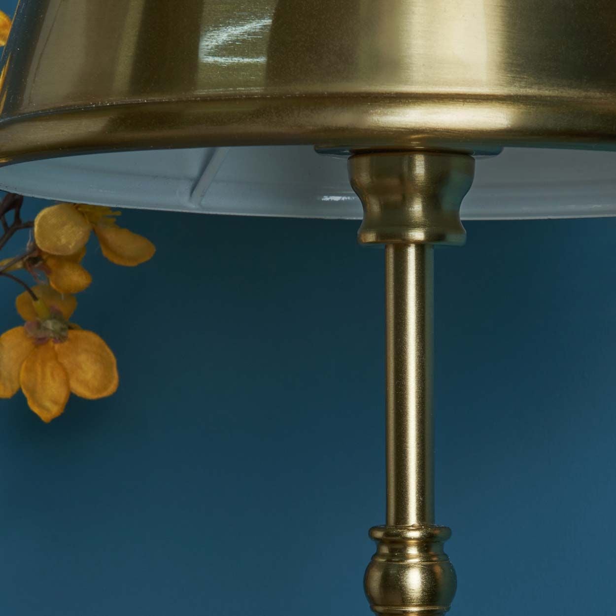 Kapiri Antique Brass Table Lamp