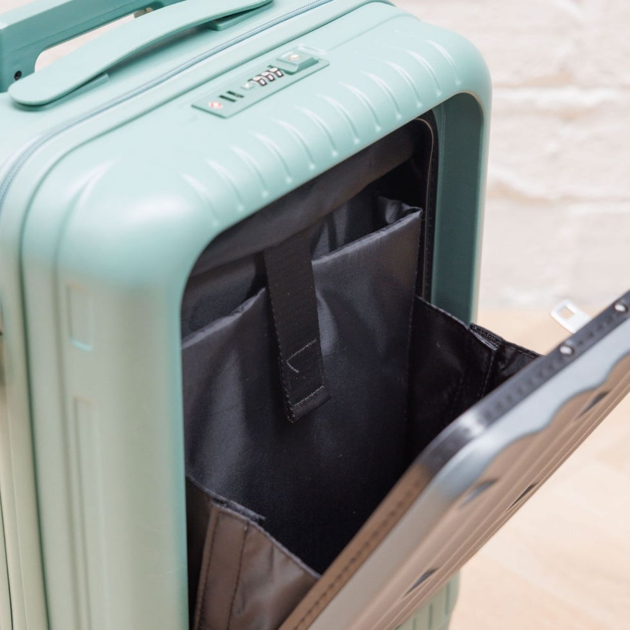 Cabin Suitcase With Laptop Sleeve Green Grey  55.5cm
