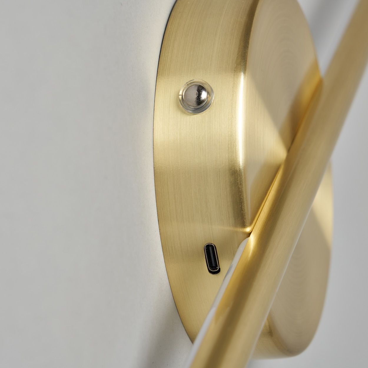 Barnby Usb-C Rechargeable Wall Light Brass