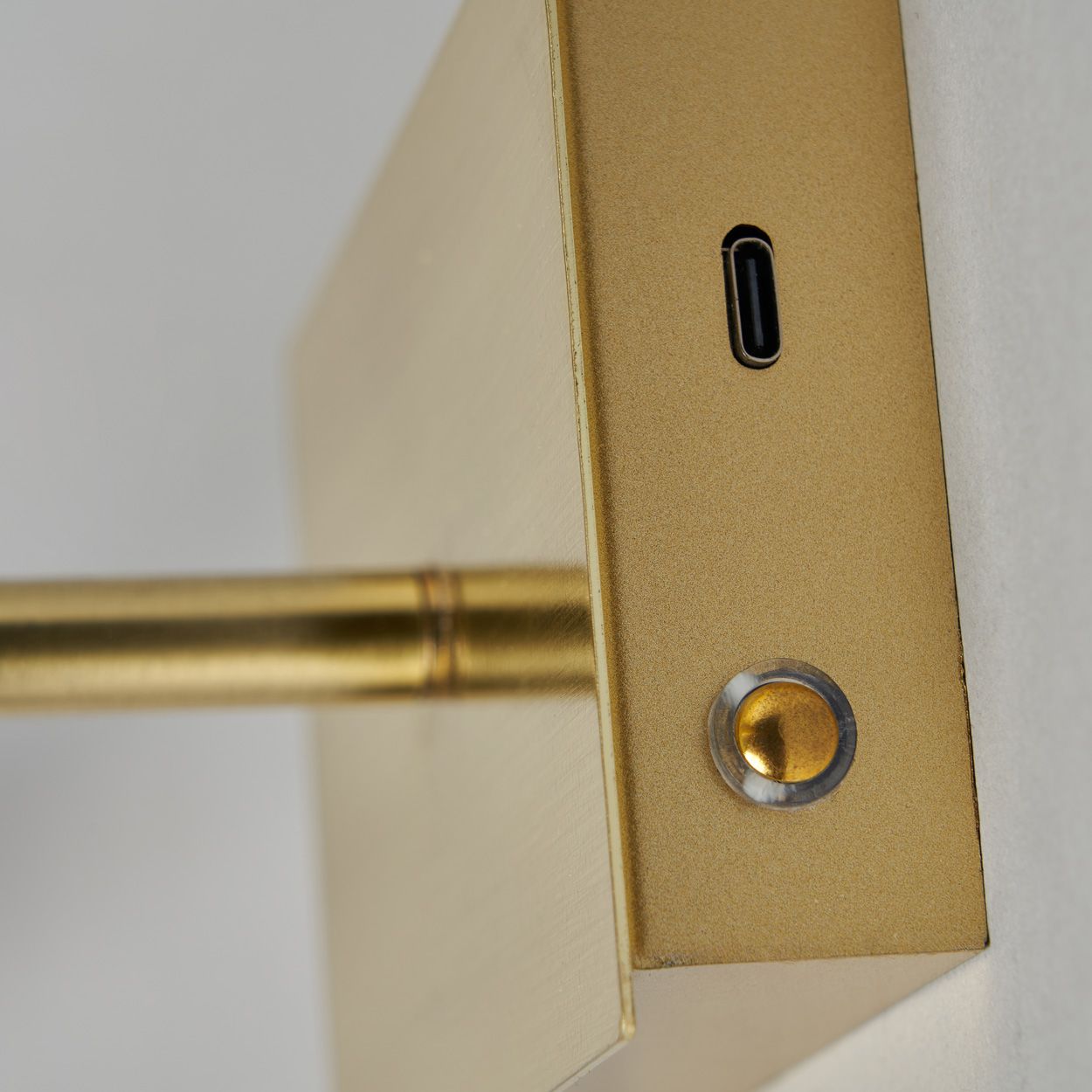 Belton Usb-C Rechargeable Picture Light Brass