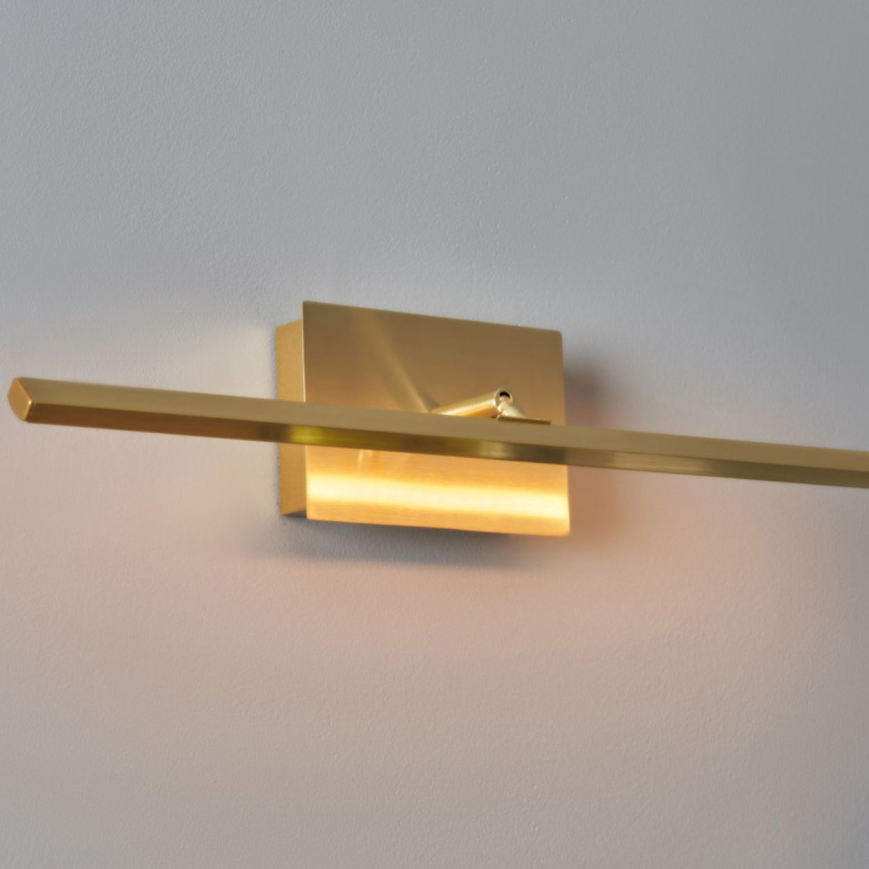 Belton Usb-C Rechargeable Picture Light Brass