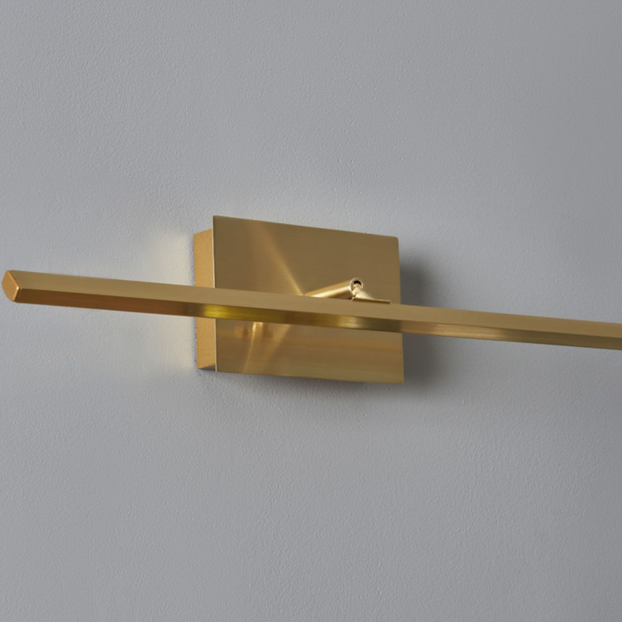 Belton Usb-C Rechargeable Picture Light Brass