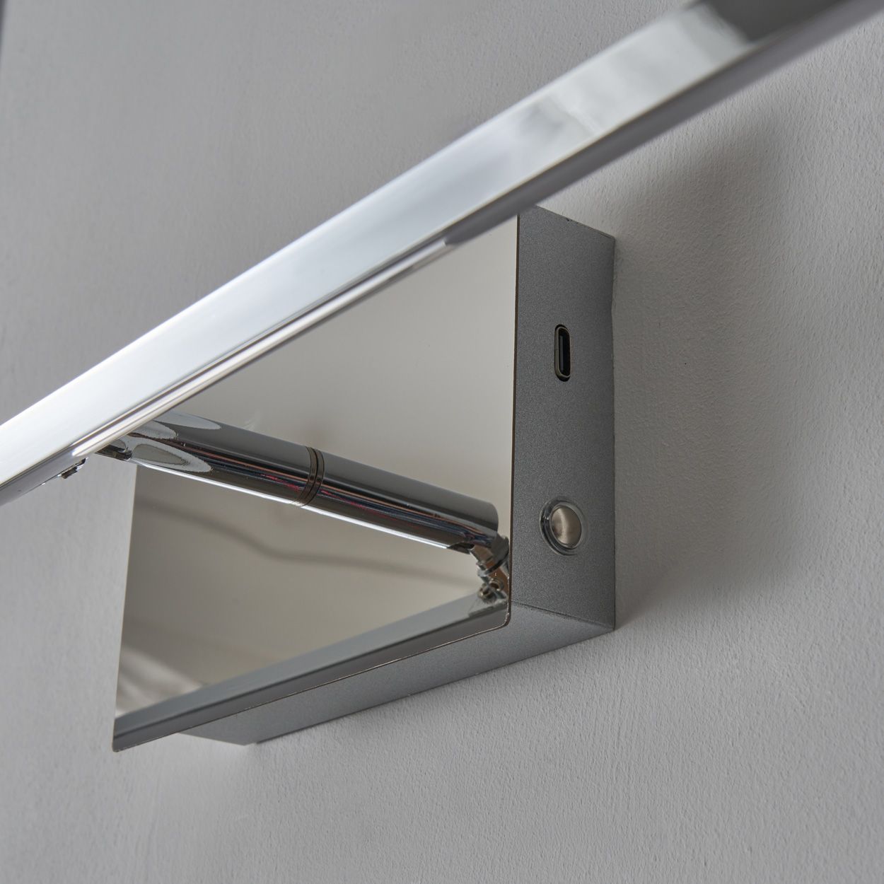 Belton Usb-C Rechargeable Picture Light Chrome