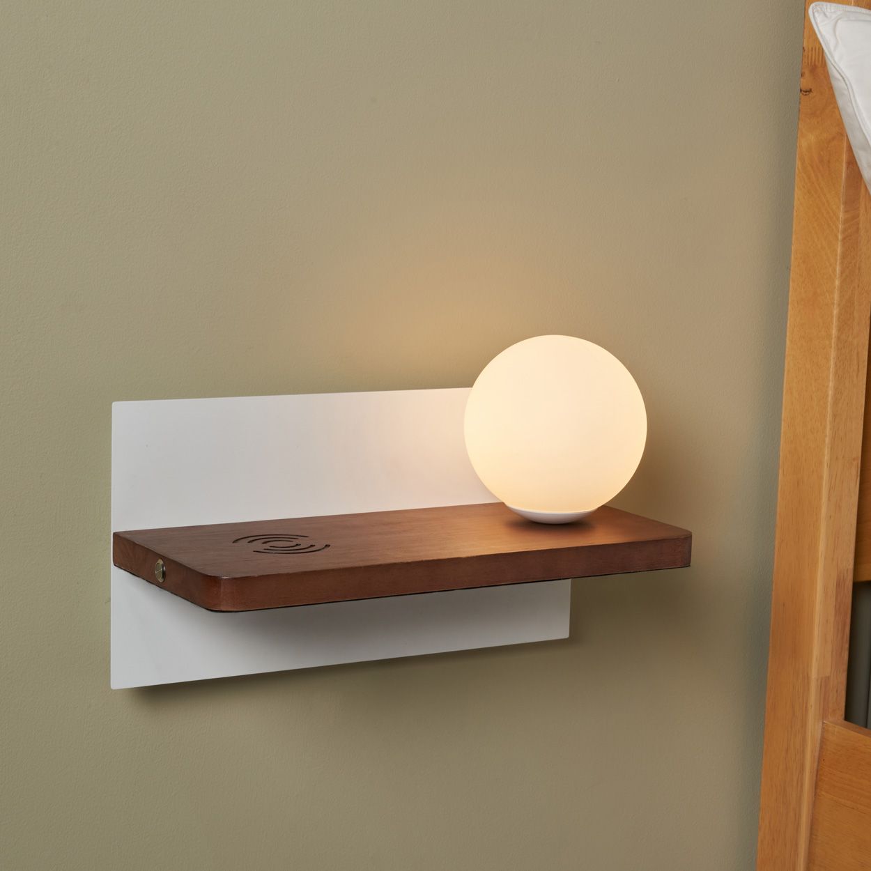 Varley G9 Wall Lamp With Usb Charging Port
