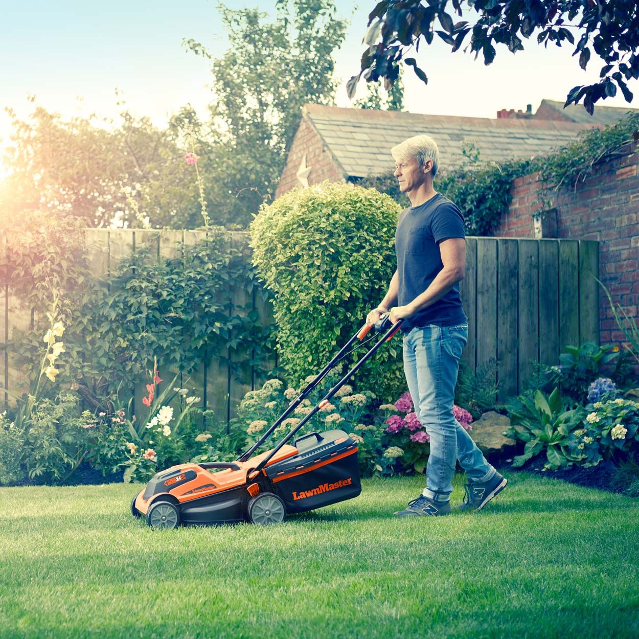 LawnMaster MX 24 34cm Lawnmower with 2 batteries