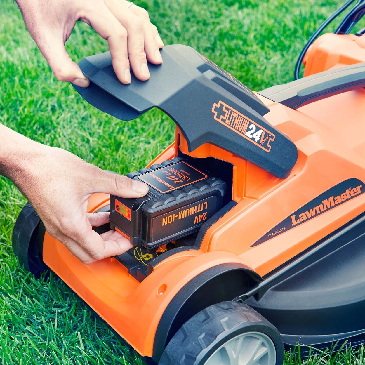 LawnMaster MX 24 34cm Lawnmower with 2 batteries