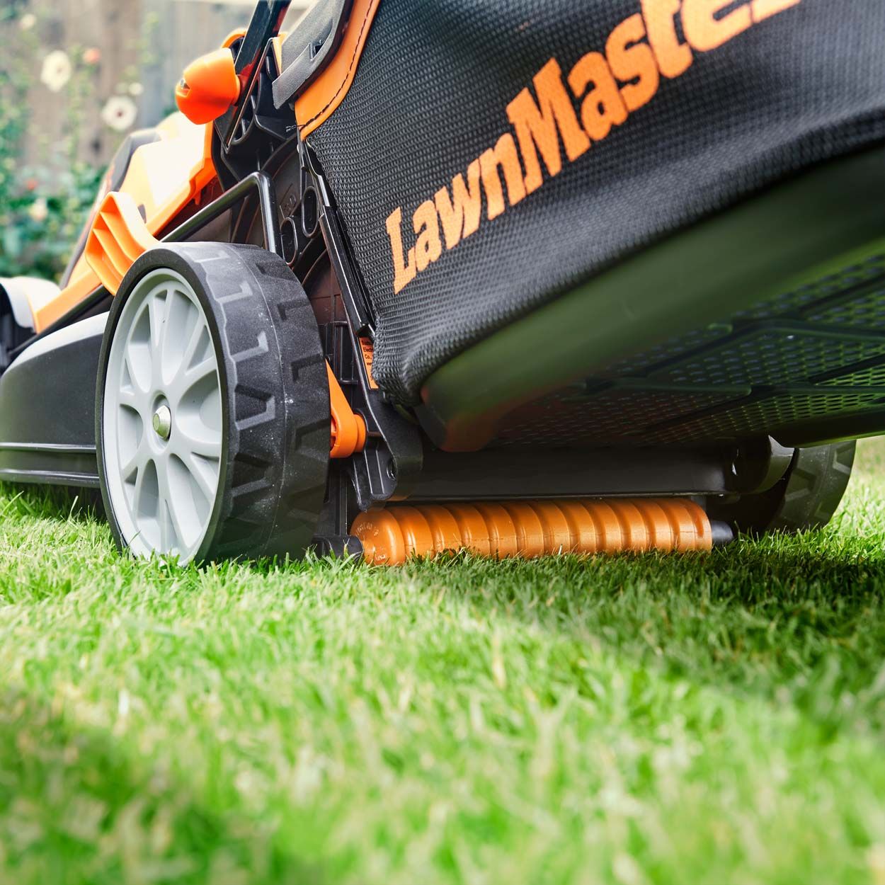LawnMaster MX 24 34cm Lawnmower with 2 batteries