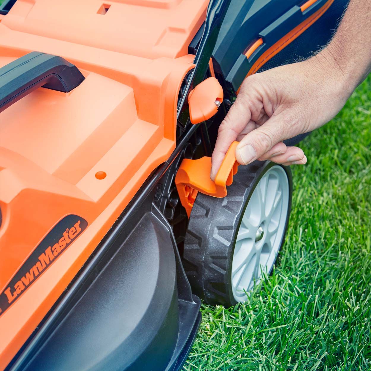 LawnMaster MX 24 34cm Lawnmower with 2 batteries