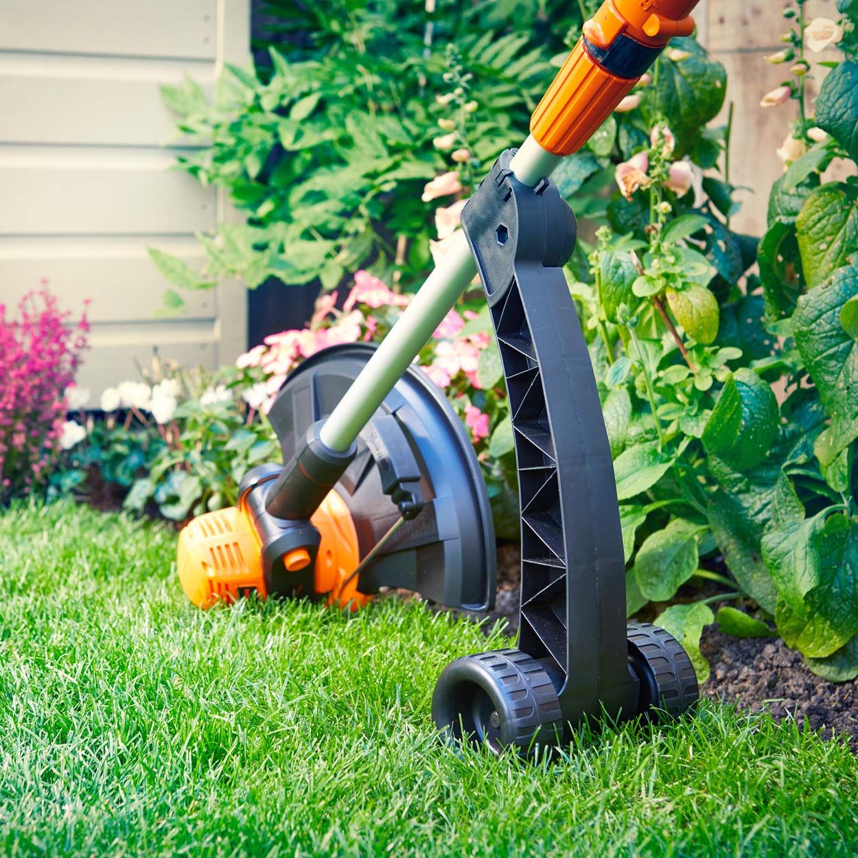 LawnMaster MX 24 34cm Lawnmower with 2 batteries and Grass Trimmer