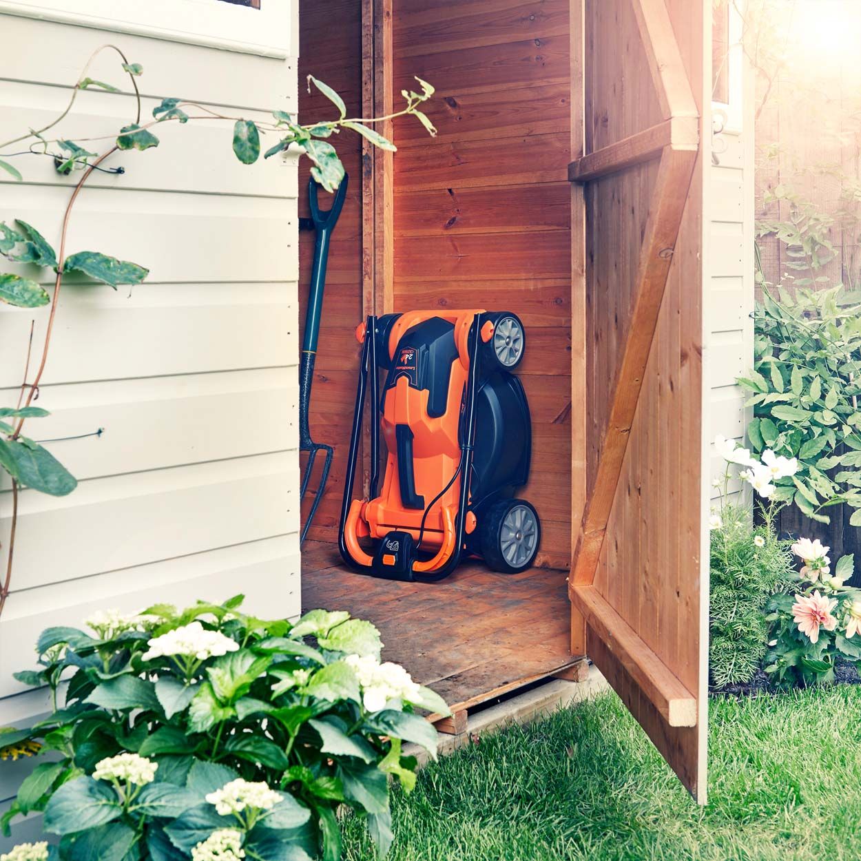 LawnMaster MX 24 34cm Lawnmower with 2 batteries and Grass Trimmer