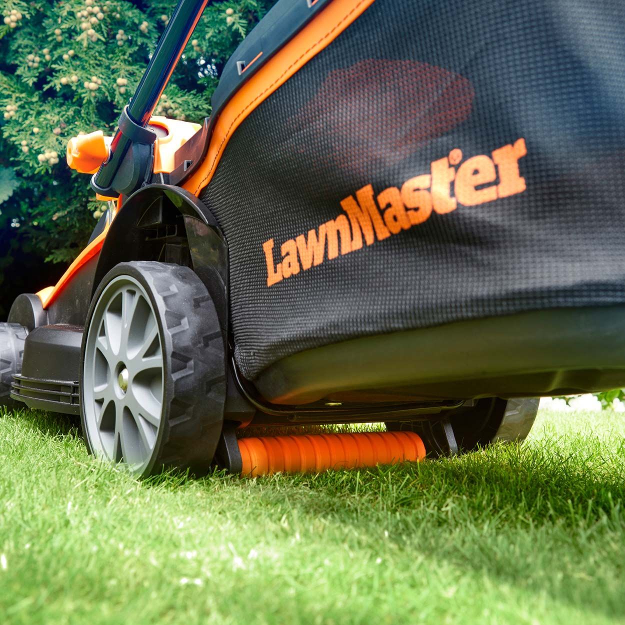 LawnMaster MX 24 37cm Lawnmower with 2 batteries and Grass Trimmer