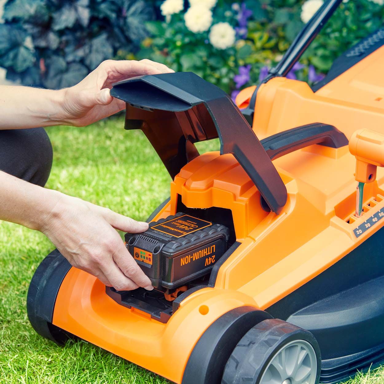 LawnMaster MX 24 37cm Lawnmower with 2 batteries and Grass Trimmer