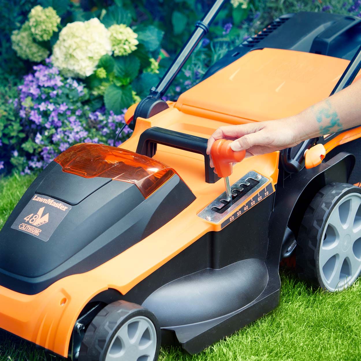 LawnMaster MX 24 41cm 48V Cordless Mower with 4 battery packs with 2 sets of batteries