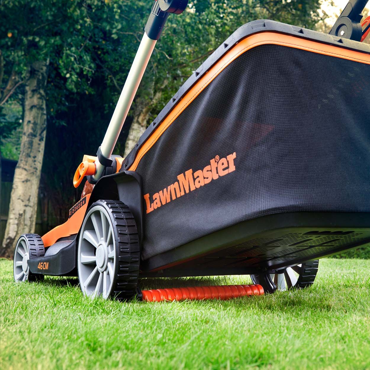 LawnMaster MX 24 46cm 48V Cordless Mower with 4 battery packs with 2 sets of batteries