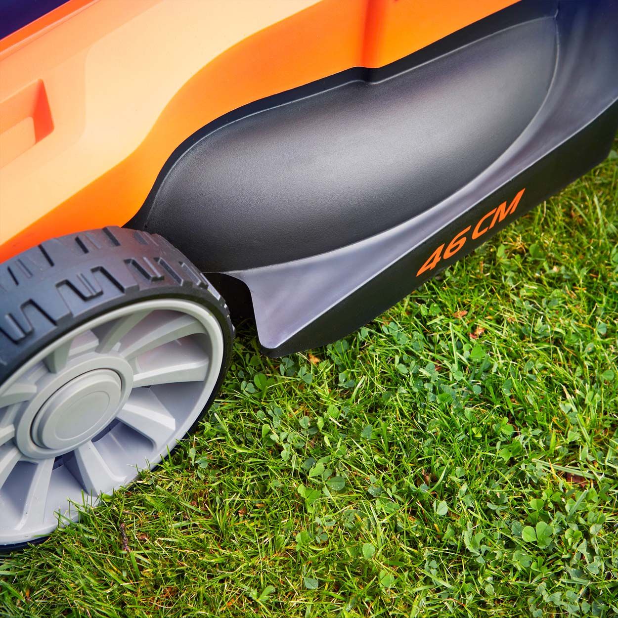 LawnMaster MX 24 46cm 48V Cordless Mower with 4 battery packs with 2 sets of batteries