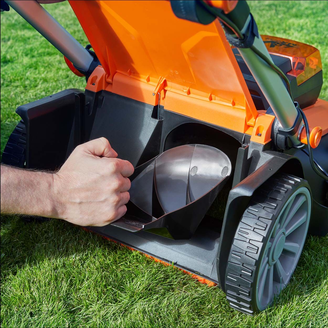 LawnMaster MX 24 46cm 48V Cordless Mower with 4 battery packs with 2 sets of batteries