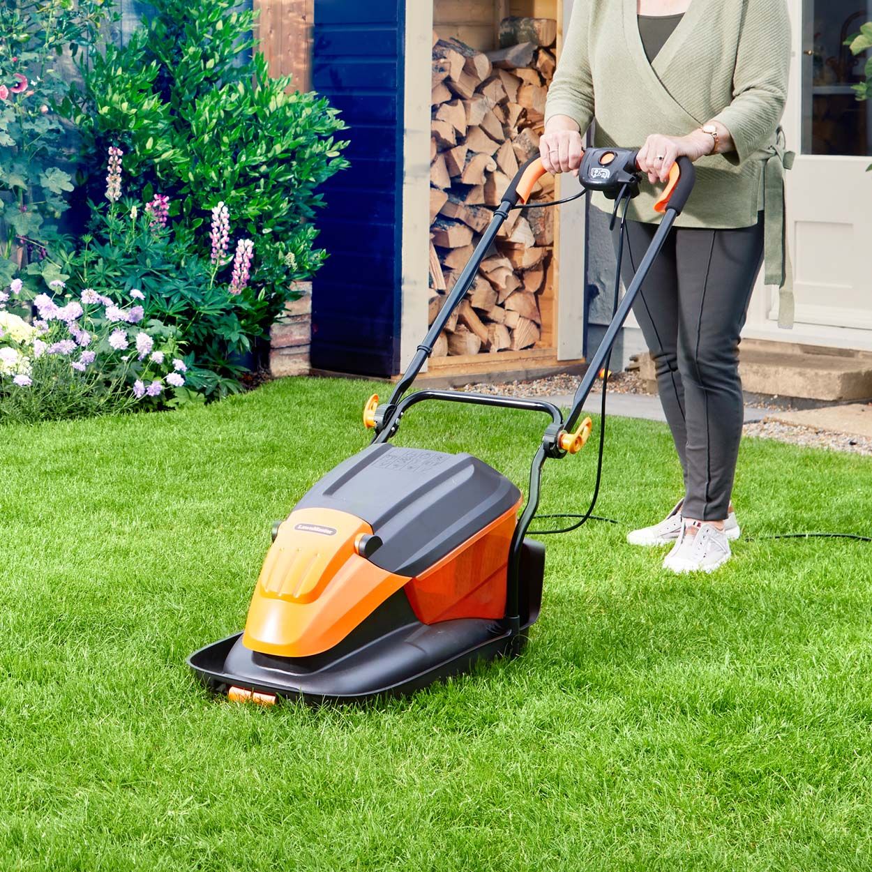LawnMaster 33cm 1700W Hover Collect Lawnmower