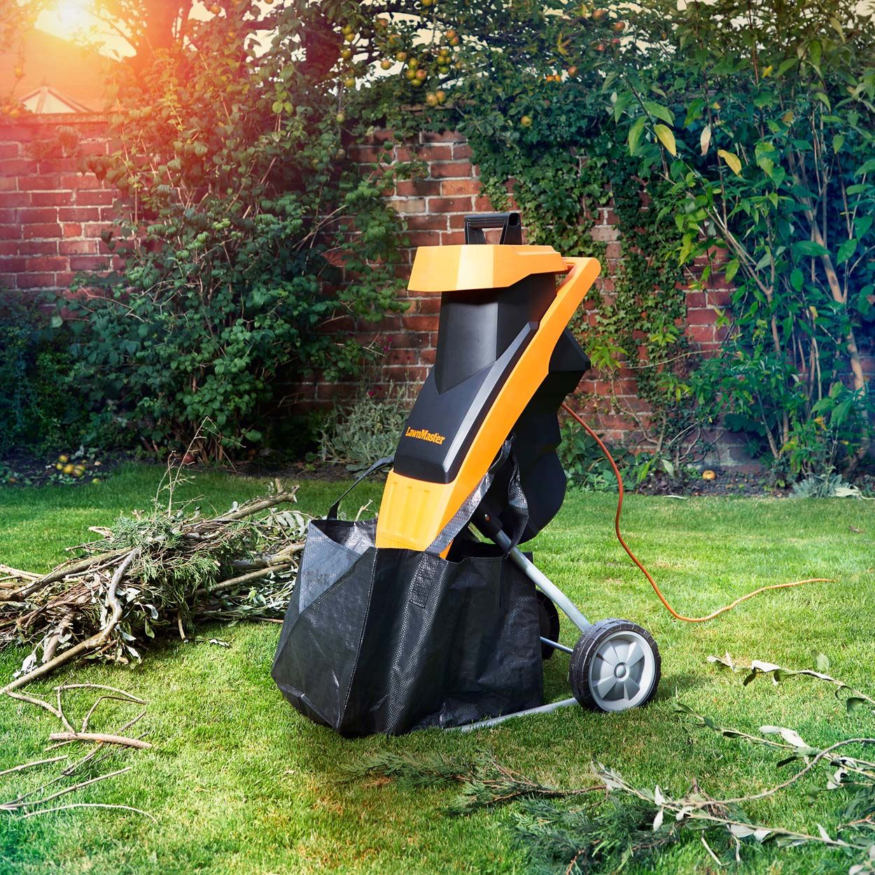 LawnMaster Electric 2400W Impact Shredder
