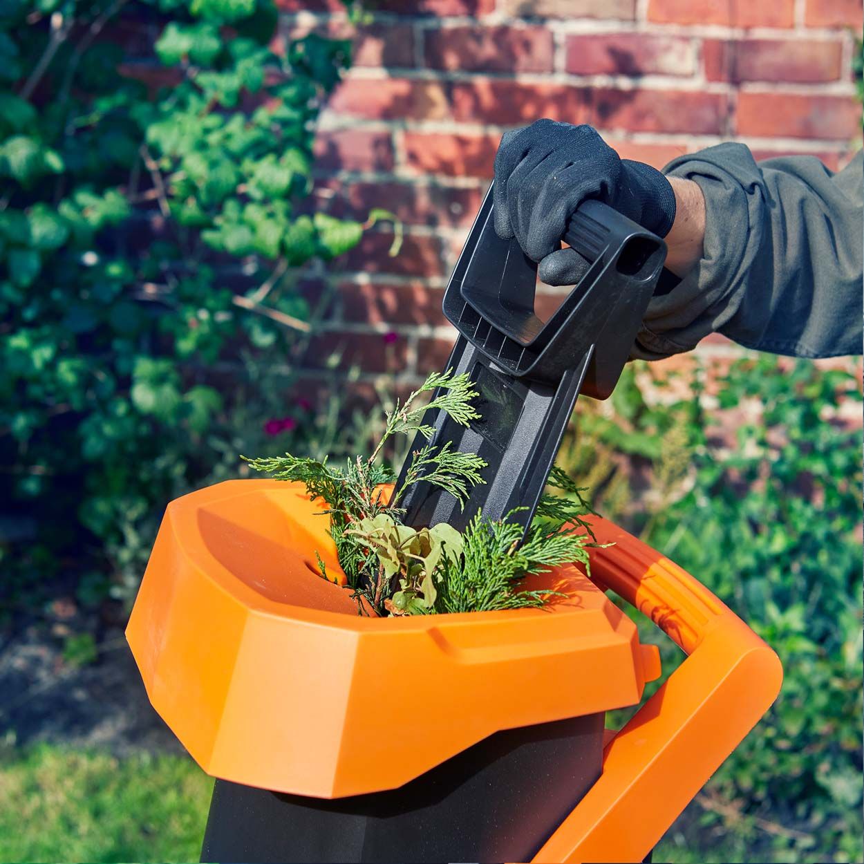 LawnMaster Electric 2400W Impact Shredder