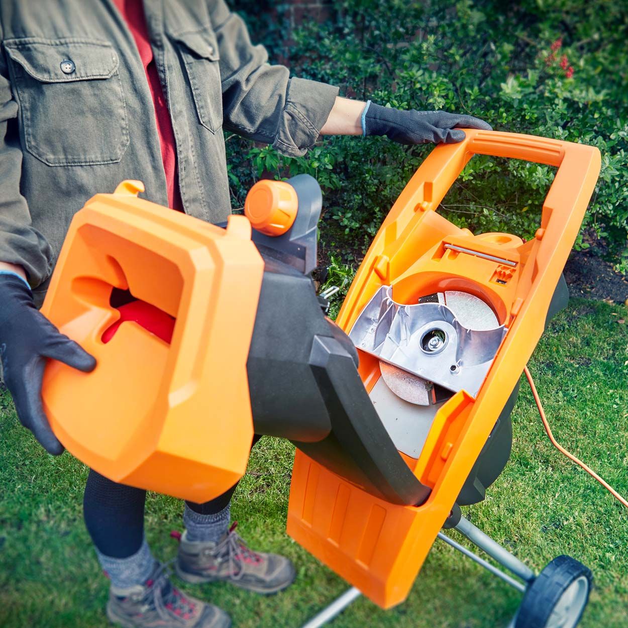 LawnMaster Electric 2400W Impact Shredder