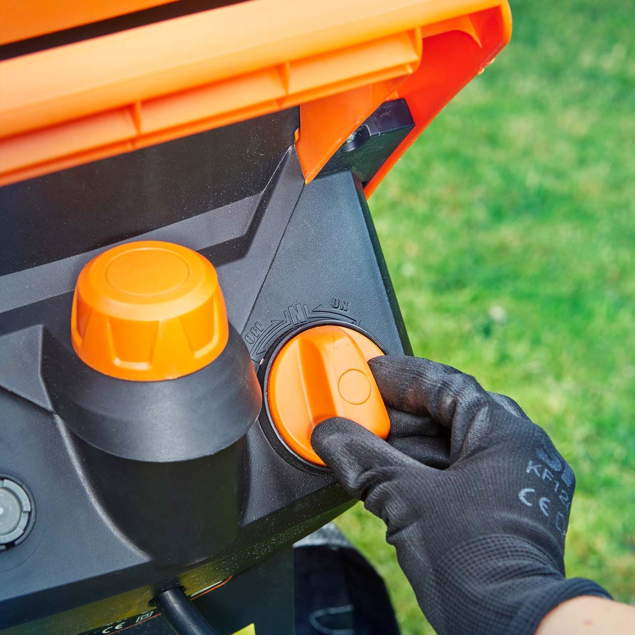 LawnMaster Electric 2400W Impact Shredder