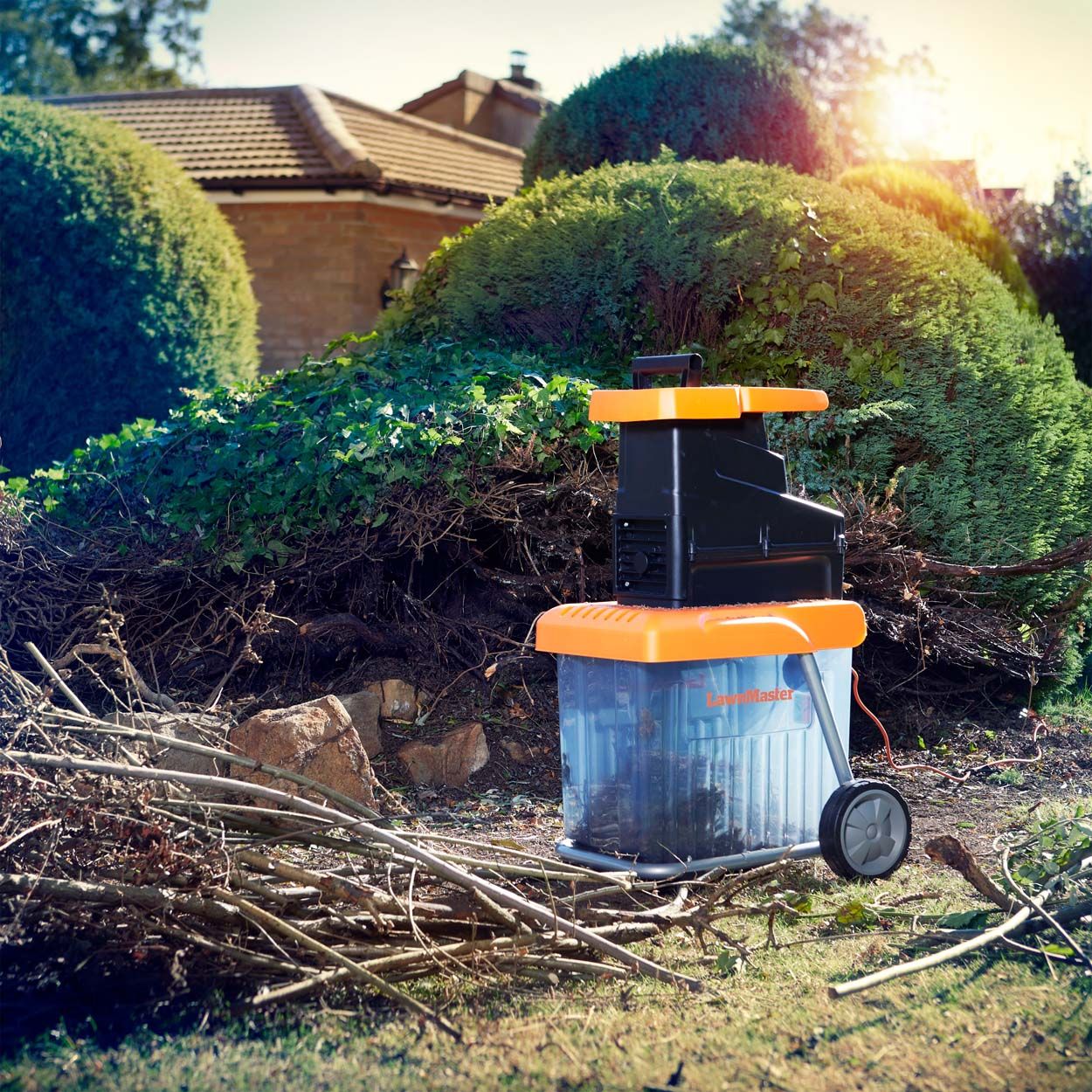 LawnMaster Electric 2800W Crushing Shredder