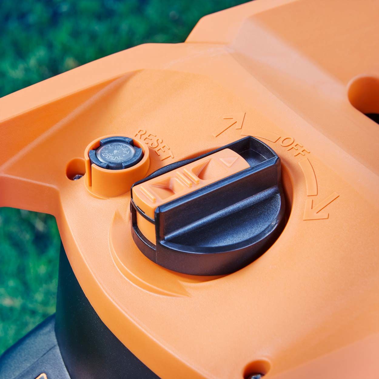LawnMaster Electric 2800W Crushing Shredder