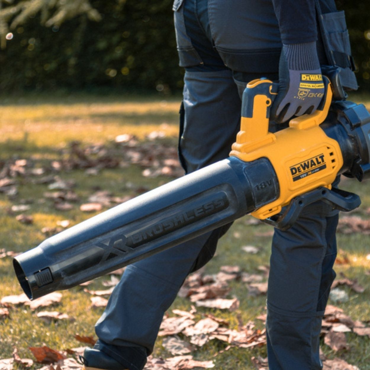 DEWALT 18V XR Brushless Blower With 5.0Ah Battery