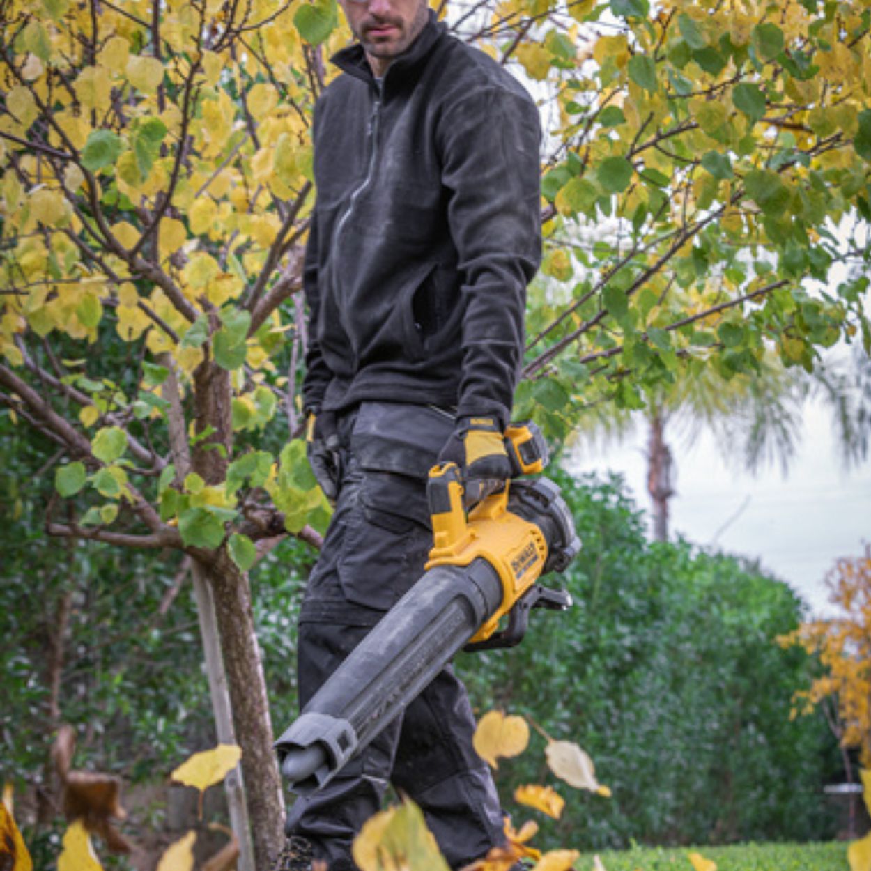 DEWALT 18V XR Brushless Blower With 5.0Ah Battery