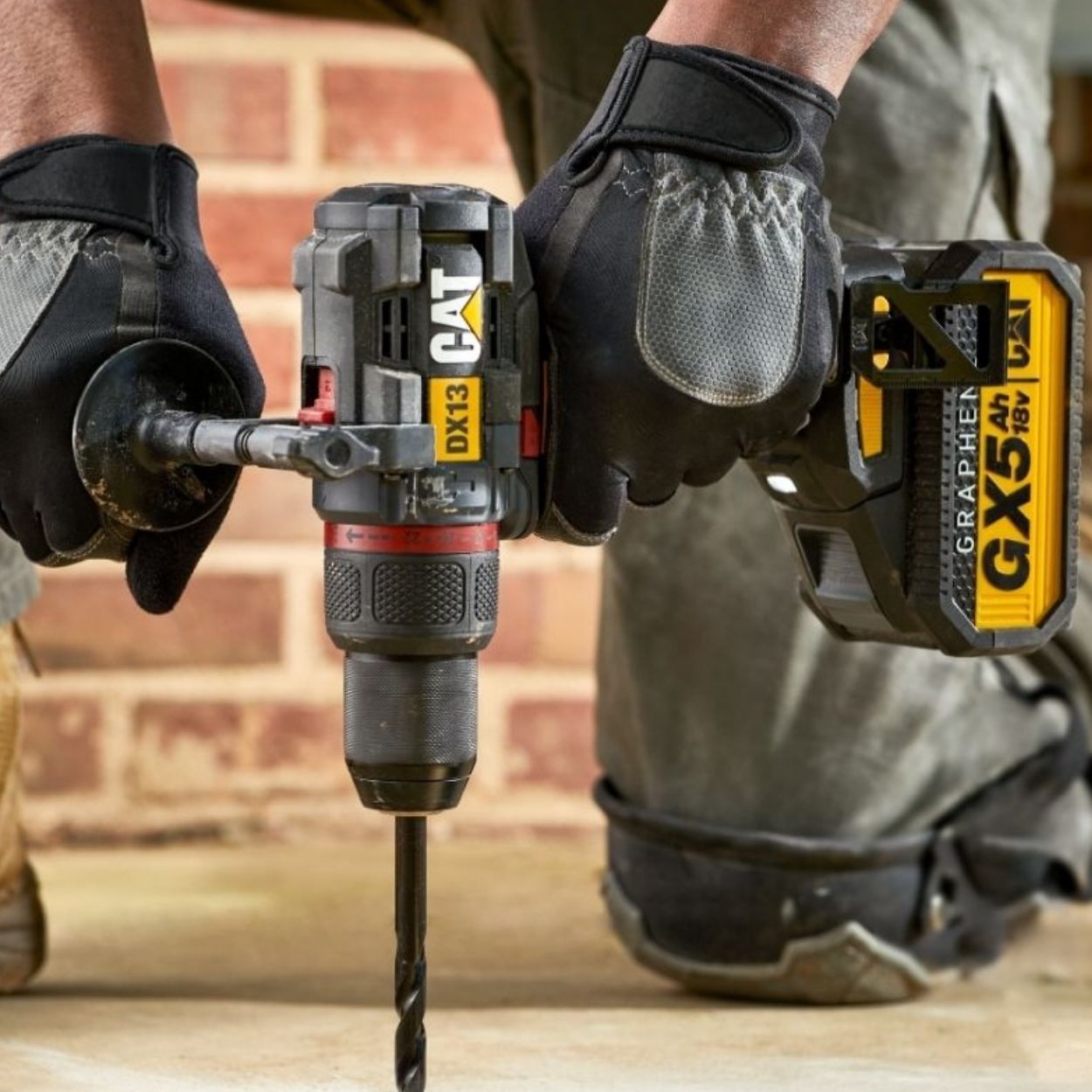 Cat Combi Drill DX13 20V 1x 5.0Ah Graphene Battery