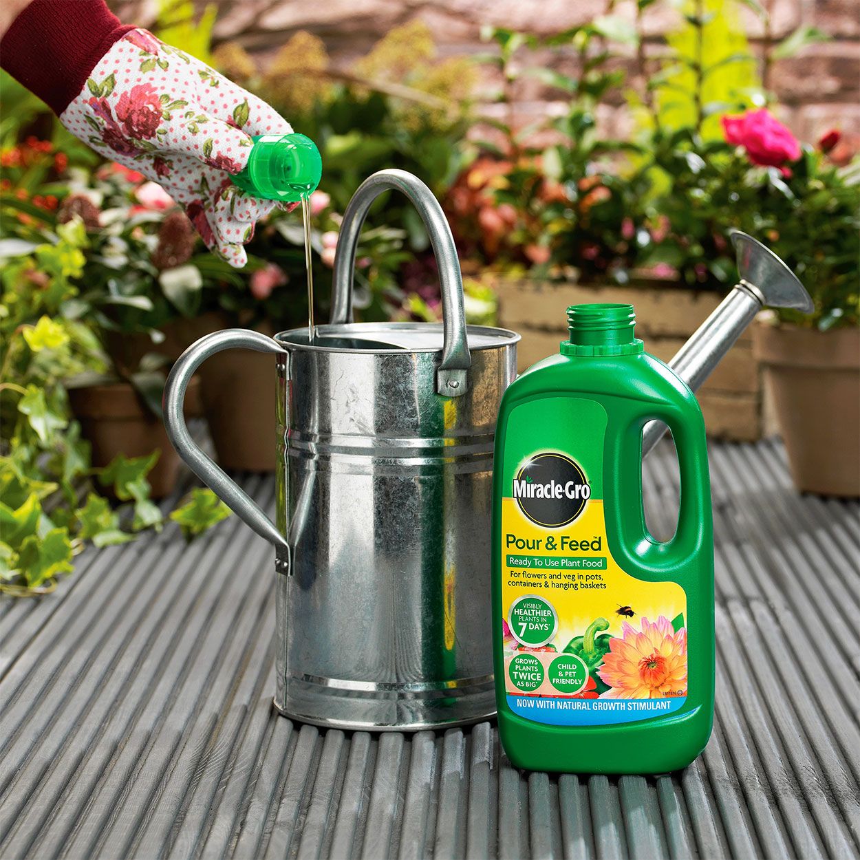 Miracle Gro Pour & Feed Ready to Use Plant Food 1L