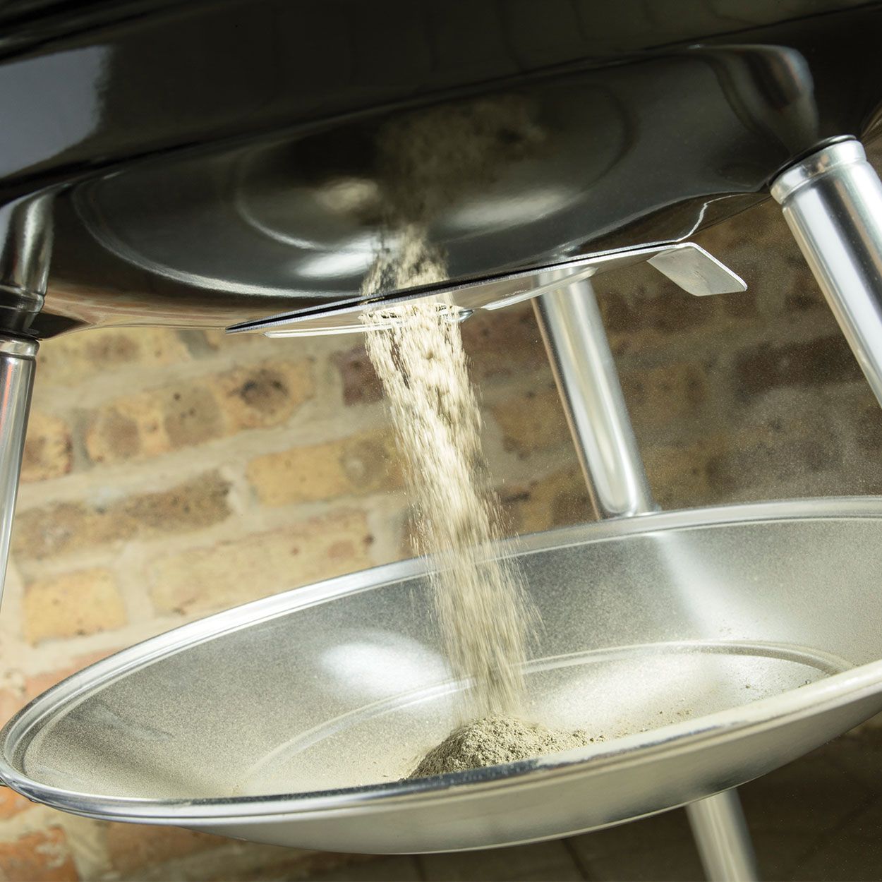 Weber 47cm Compact Kettle BBQ Black