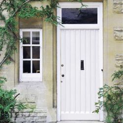 Johnstone's  Exterior Gloss Brilliant White 2.5ltr