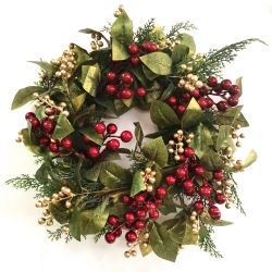 50cm Gold & Red Berry Wreath With Leaves